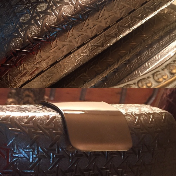 Silver Metal Handbag • Saks Fifth Avenue • - Picture 4 of 9