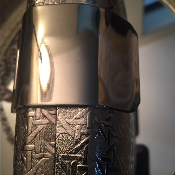 Silver Metal Handbag • Saks Fifth Avenue • - Picture 5 of 9