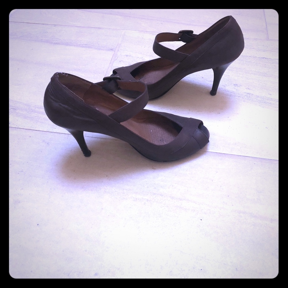 Dark brown ciao hello size 81/2 heel