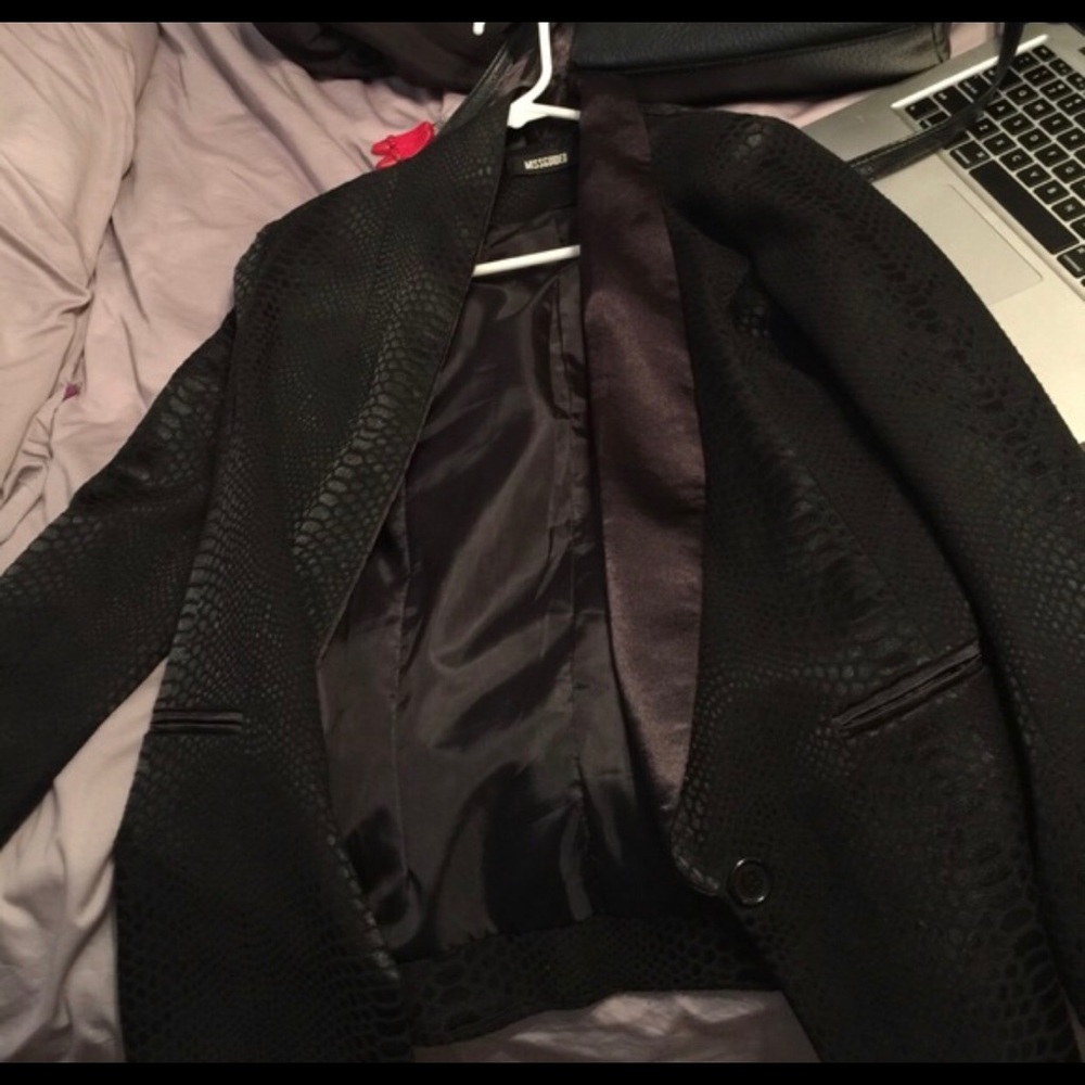 ❗️ISO❗️for this missguided blazer