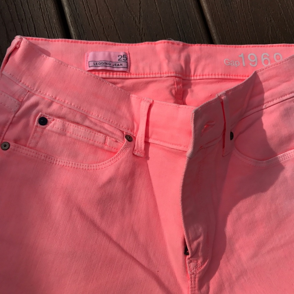 NWOT Gap skinny jeans light pink- like new!