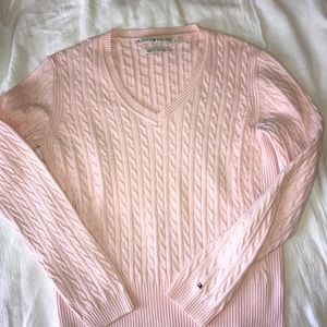 Tommy Hilfiger pink v-neck sweater. M