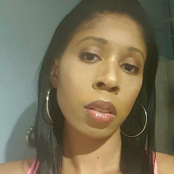 Meet Your Posher, Abrielle! - Picture 2 of 4