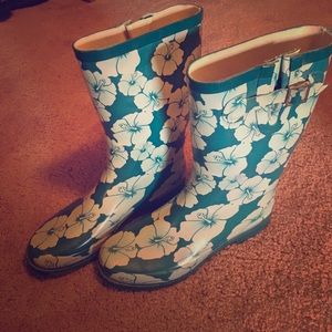 Aloha rain boots!