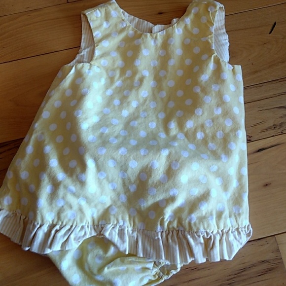 2 Tops & 1 Outfit - Picture 4 of 6