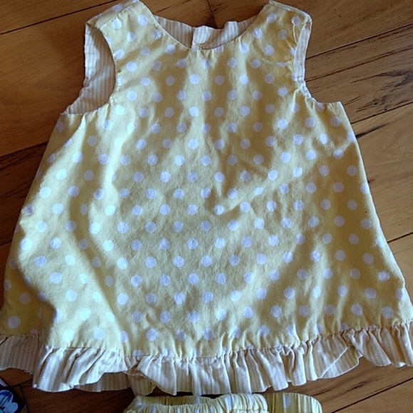 2 Tops & 1 Outfit - Picture 5 of 6