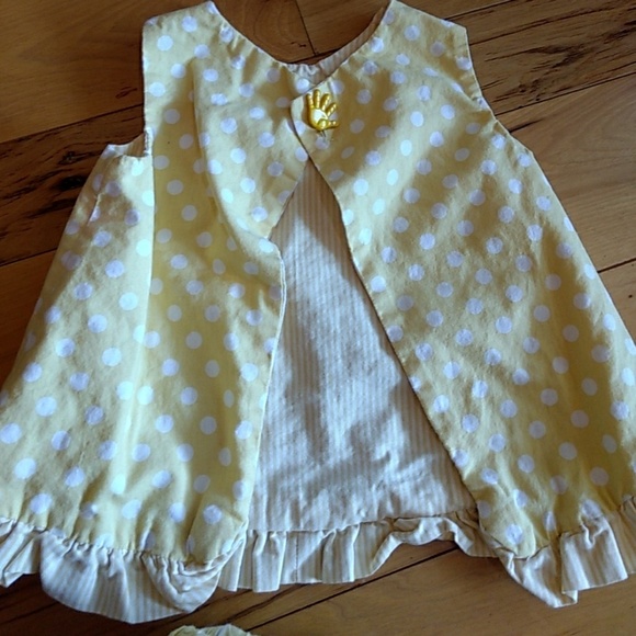 2 Tops & 1 Outfit - Picture 6 of 6