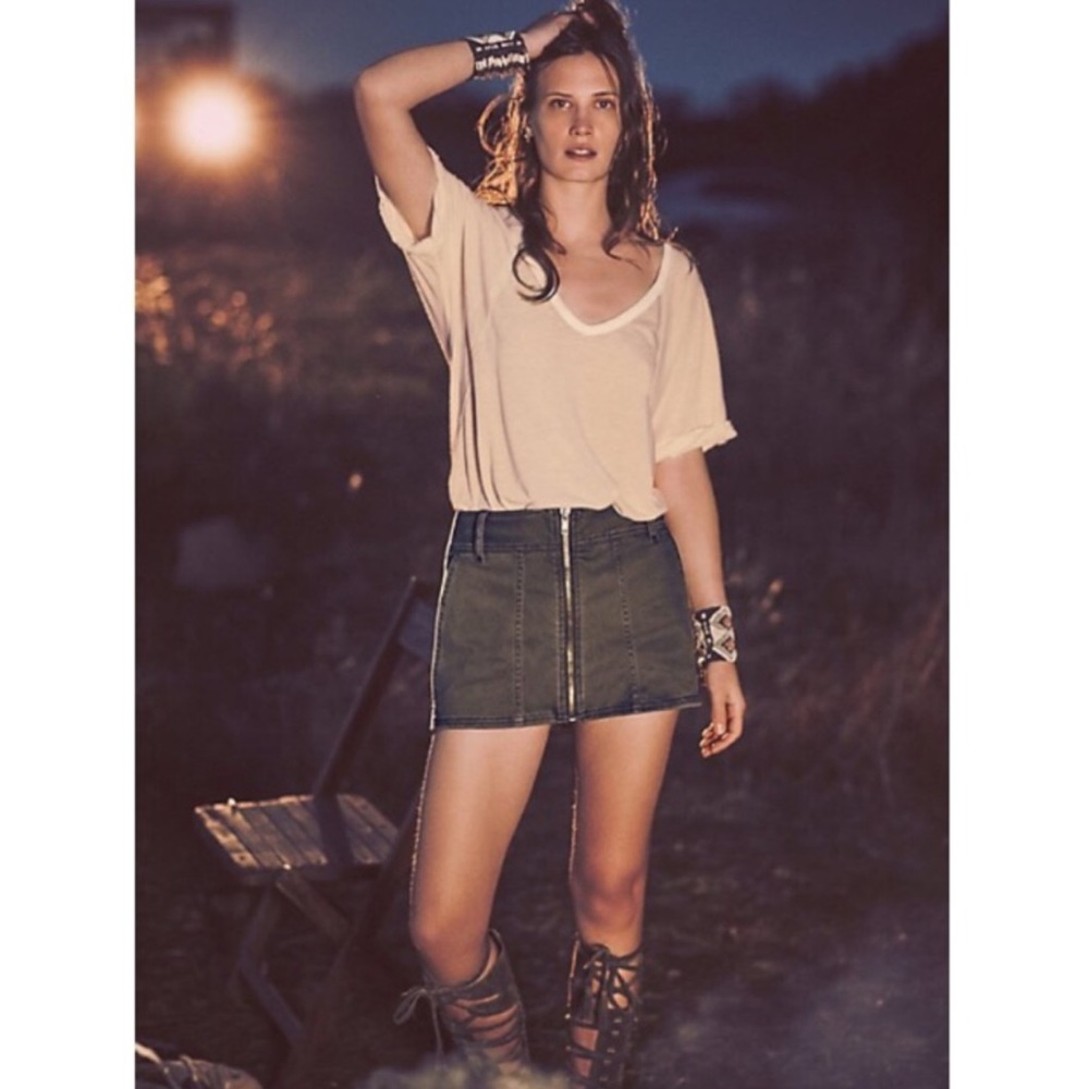 ✨🌙EUC Free People Too Cool Military zip skirt
