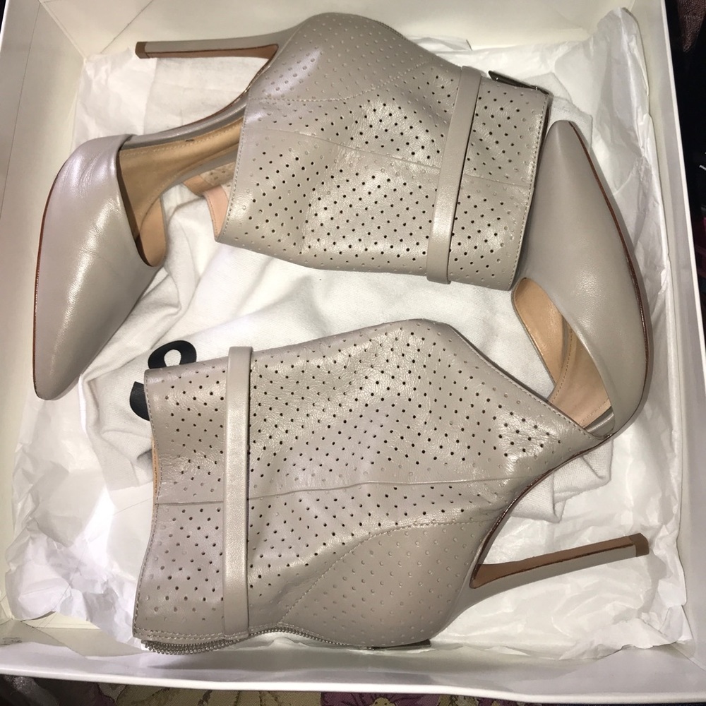 Schutz nude heels