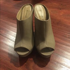 Taupe/nude wedge