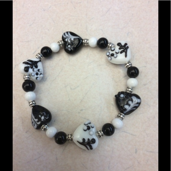 Ebony & Ivory earrings and bracelet set - Picture 2 of 2
