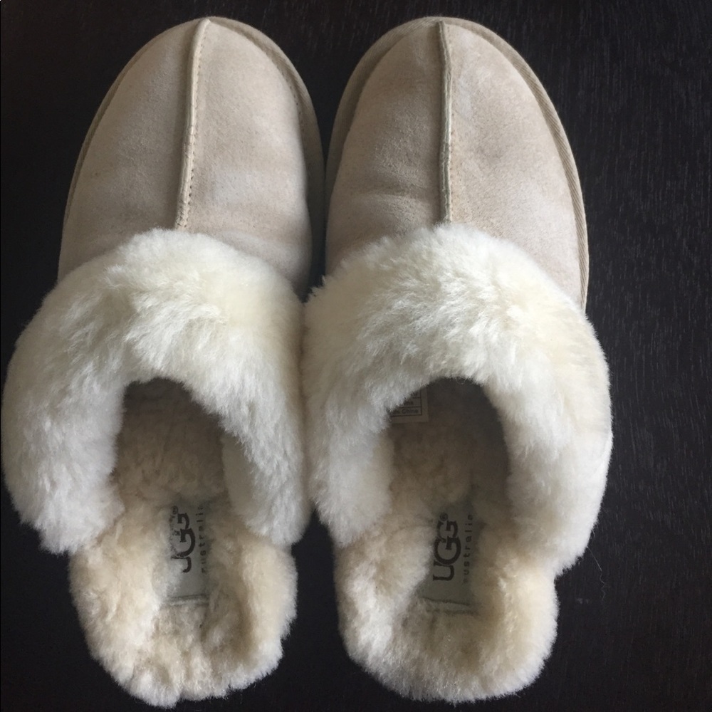 Ugg women’s Scuffette II slippers size 7