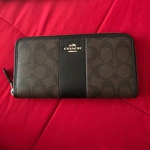 NEW Authentic Coach Wallet