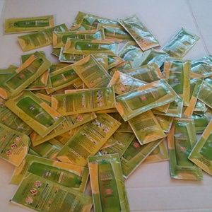 Huge Lot of Garnier Shampoo and Conditioner Packet