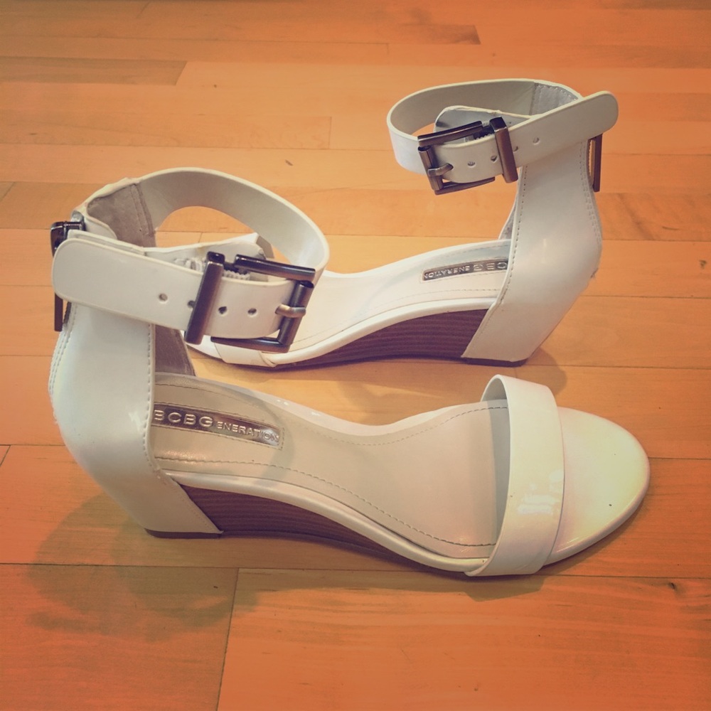 BCBG Generation 4.5 Med wedge sandals