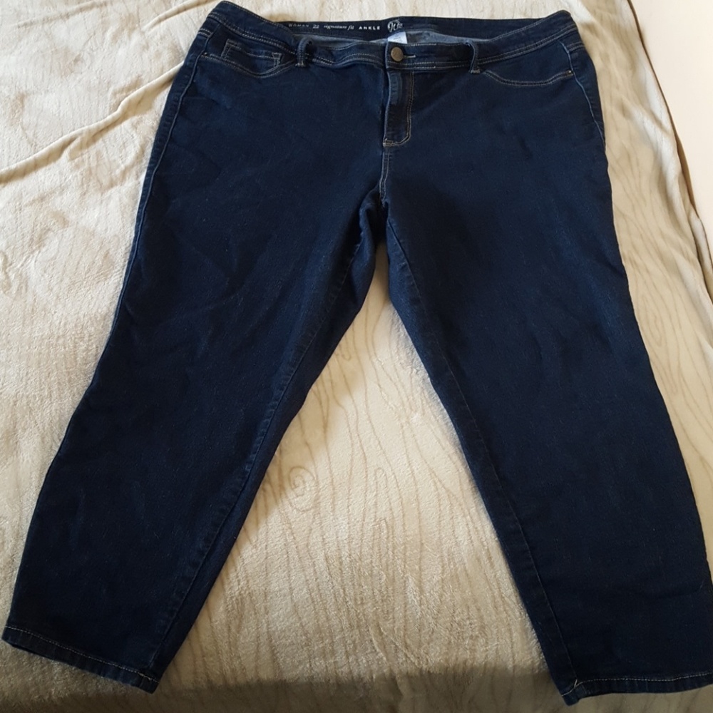 W62 Ankle skinny jeans signature fit size 22