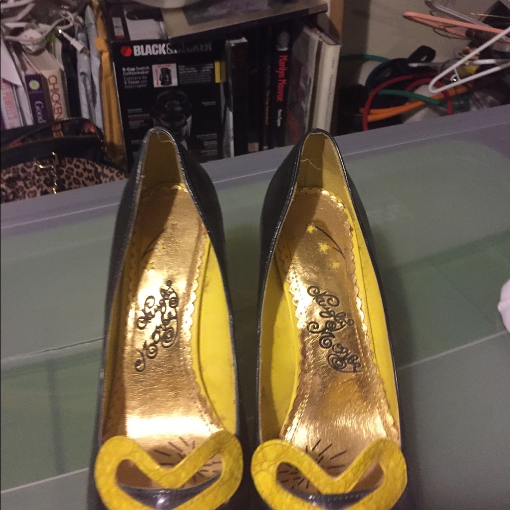 Naughty monkey heel
