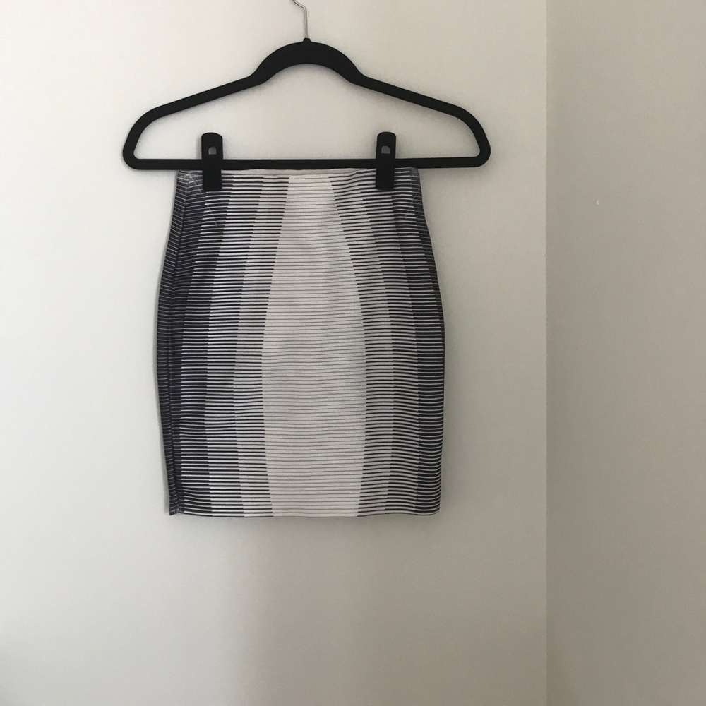 🎀Gray and white geometric striped bandage skirt🎀