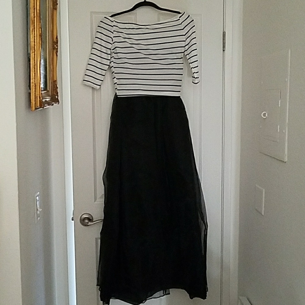 NWOT off shoulder Crop top Organza dress Size M