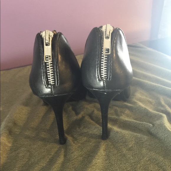 Black leather Carlos Santana heels size 6.5 - Picture 1 of 5