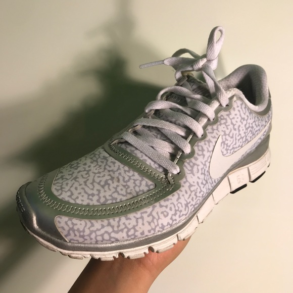 Nike Free 5.0 White Silver Cheetah like print - Picture 2 of 6