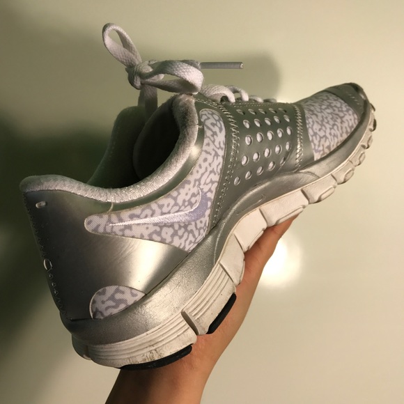 Nike Free 5.0 White Silver Cheetah like print - Picture 3 of 6