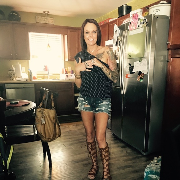 American Eagle Outfitters Tops - American Eagle one sleeve top worn once