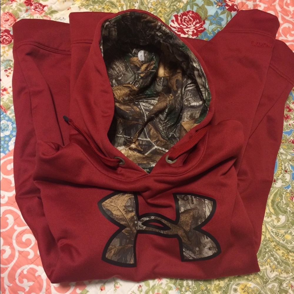 NWOT under armour hoodie