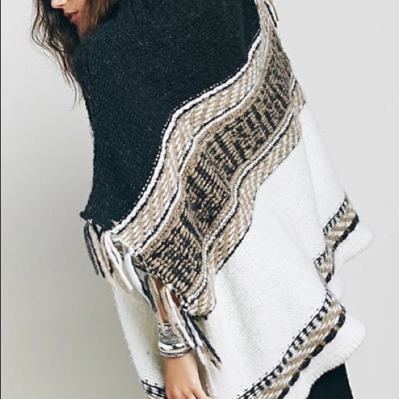 *Arrived* Oversized Sweater with tassels - Picture 2 of 4