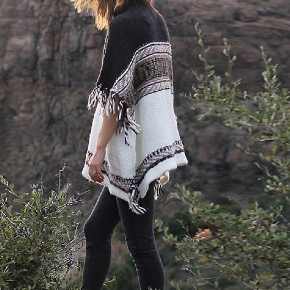 *Arrived* Oversized Sweater with tassels - Picture 4 of 4