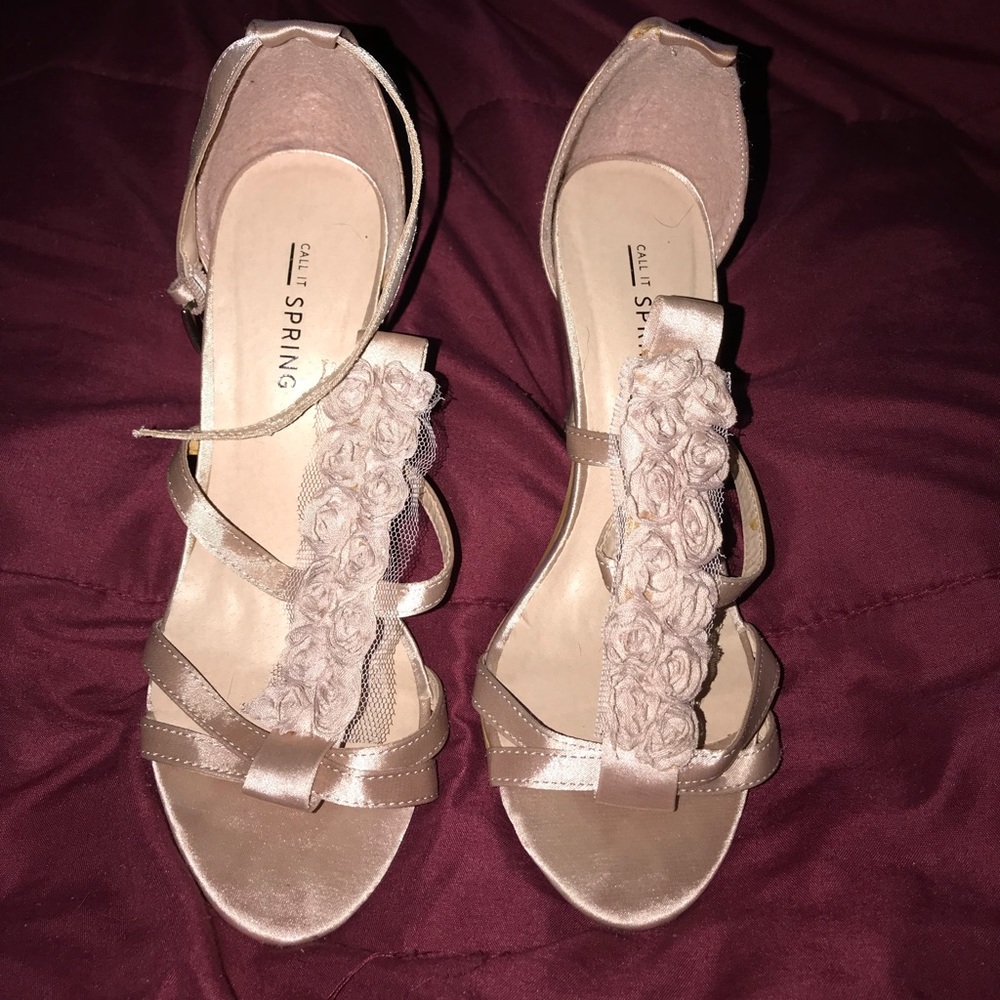 Size 6 pink flower pumps
