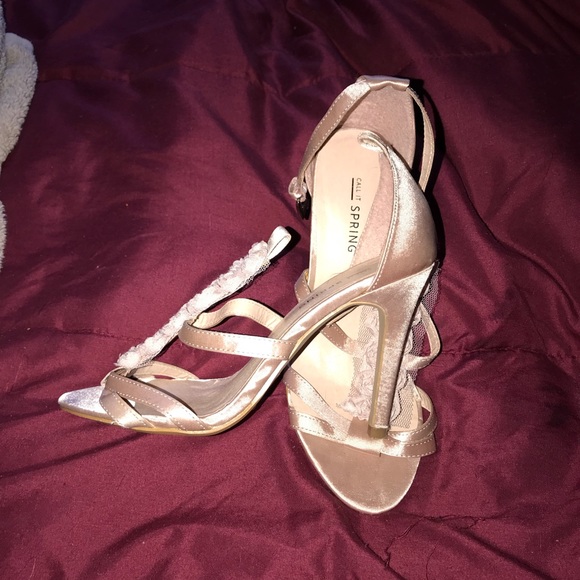 Size 6 pink flower pumps - Picture 2 of 4