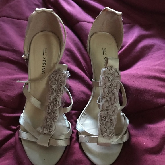 Size 6 pink flower pumps - Picture 4 of 4