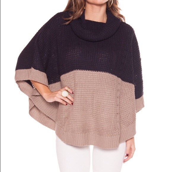 SOLD • Poncho Sweater 🍂 - Picture 3 of 4