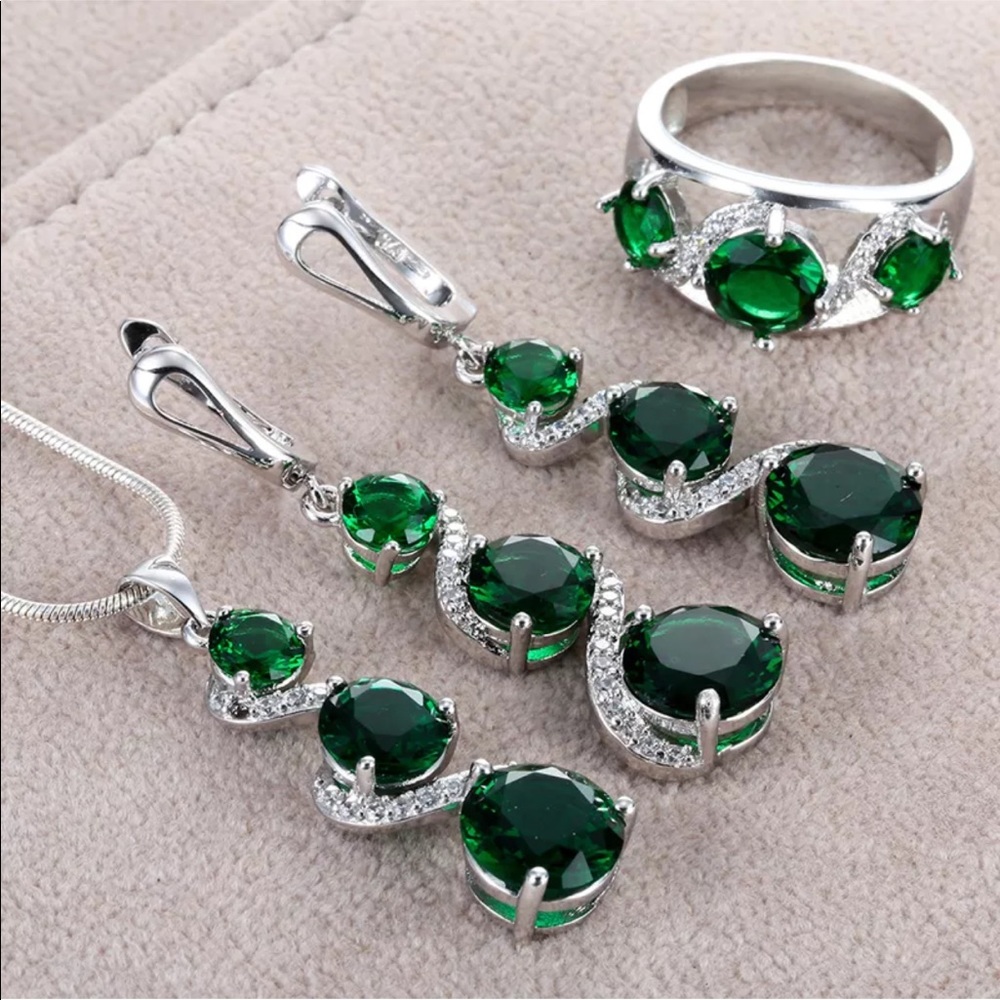 ⬇️ Brand new emerald green sapphire jewelry set - Picture 1 of 2