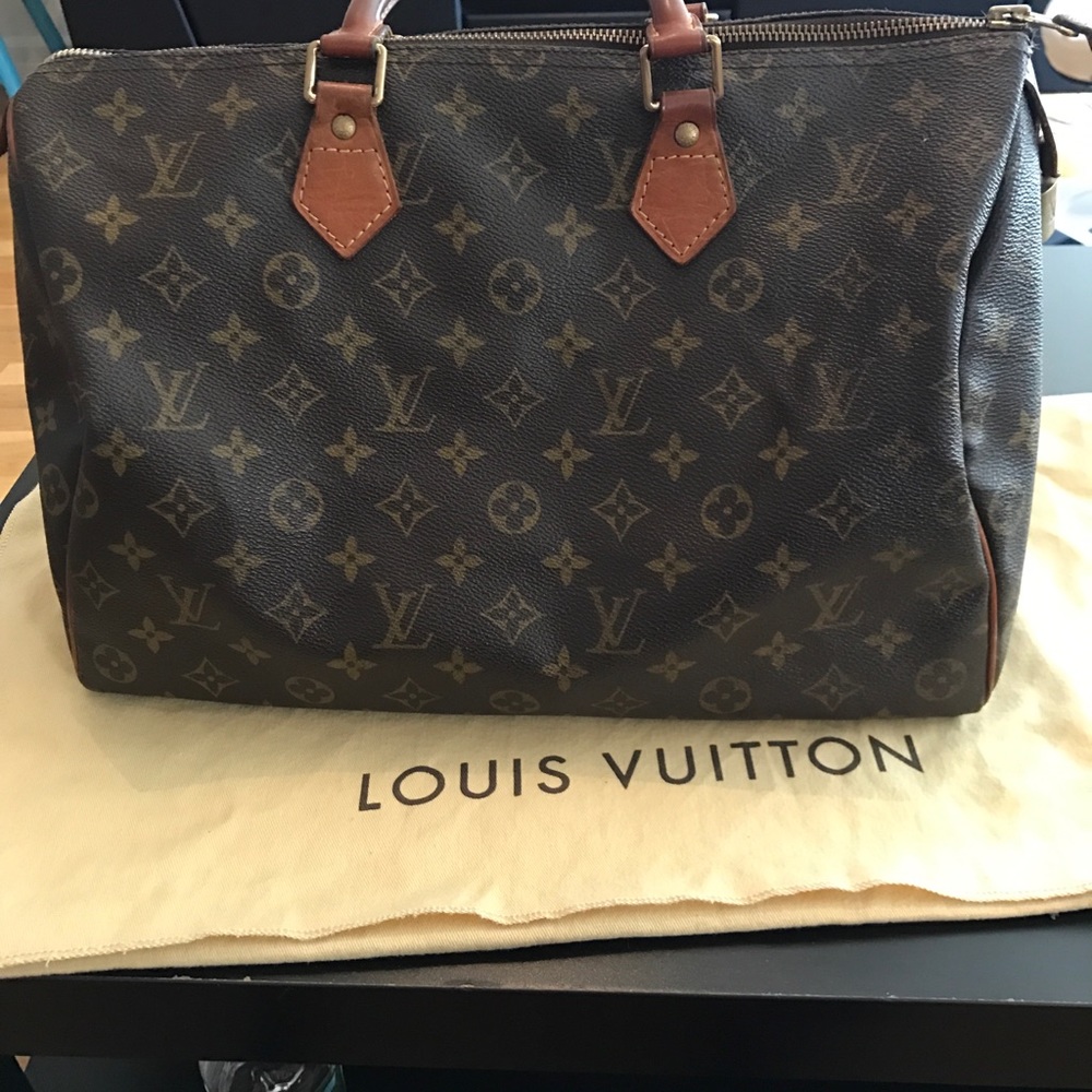 Authentic Louis Vuitton Speedy 35 gently used