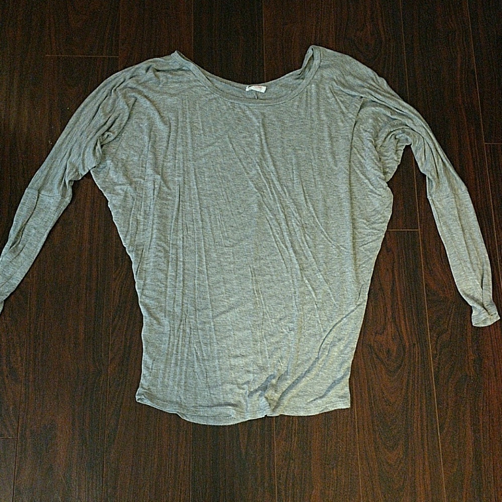 Long sleeve gray top