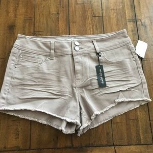 NWT beautiful refugee jeans short size 6