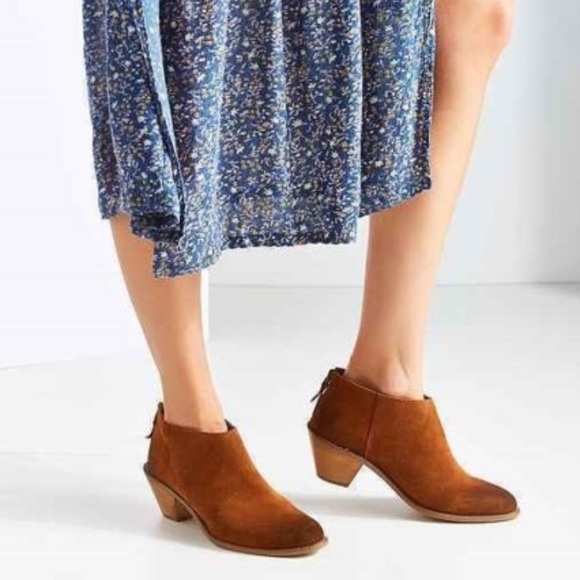 Anthropologie Shoes - Anthropologie Kaiden Stacked Block Heel Ankle Boot