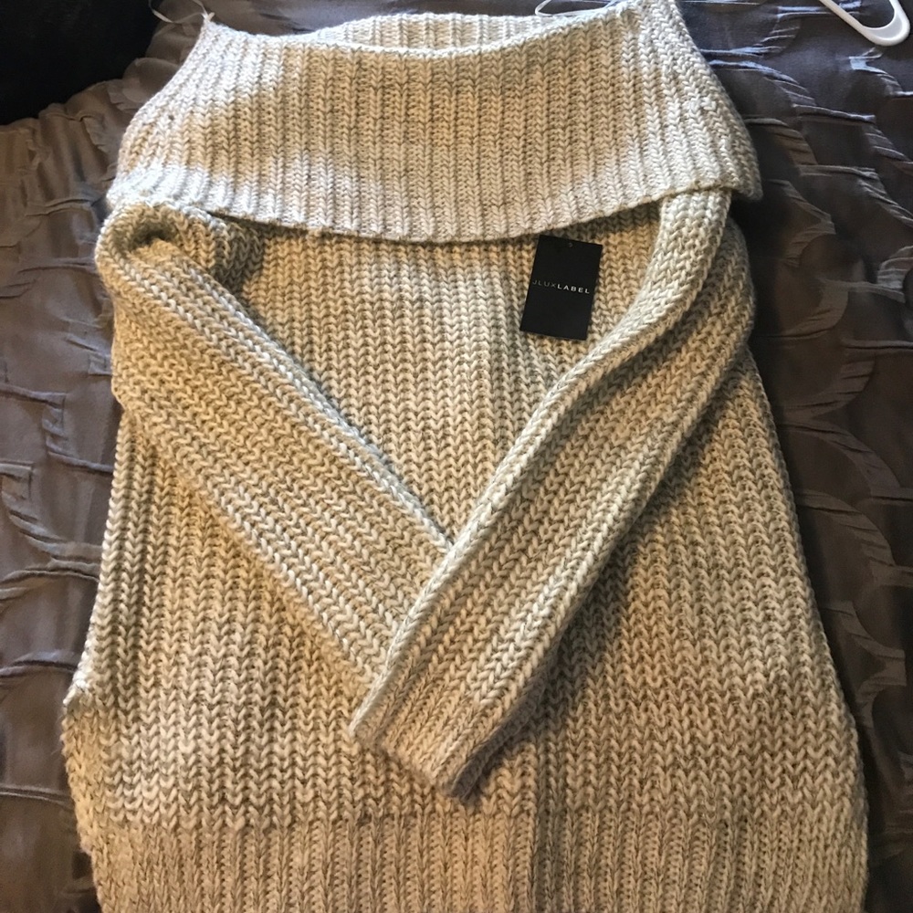 ! jluxGrey knit off shoulder sweater