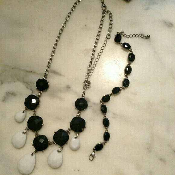 Necklace and bracelet bundle - Picture 1 of 2