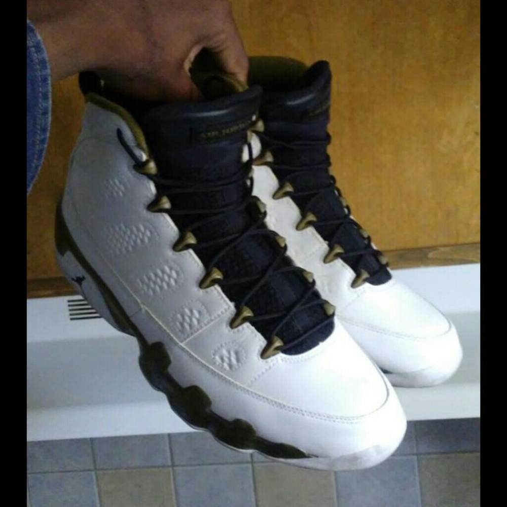 Jordan 9 statues size 13