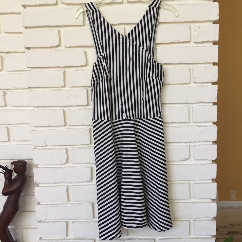 Bundle dress: Hollister dress and Forever 21 dress