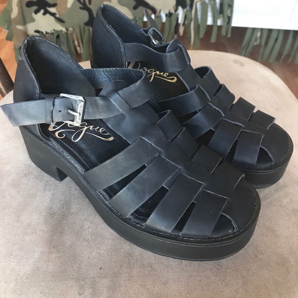Vogue chunky sandals size 6