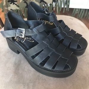 Vogue chunky sandals size 6