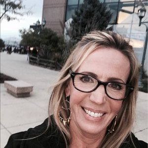 Meet your Posher, Claudia