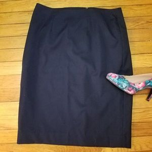 Merona EUC Navy Blue stretch pencil skirt - sz 8
