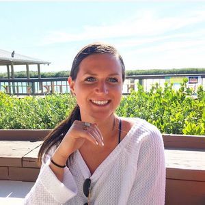 Meet your Posher, Caitlin