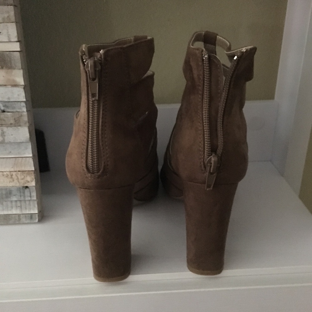 Heels - Picture 3 of 5