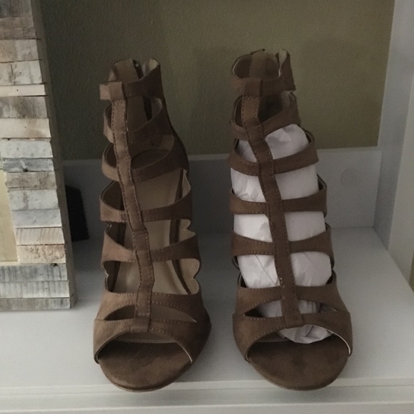 Heels - Picture 2 of 5